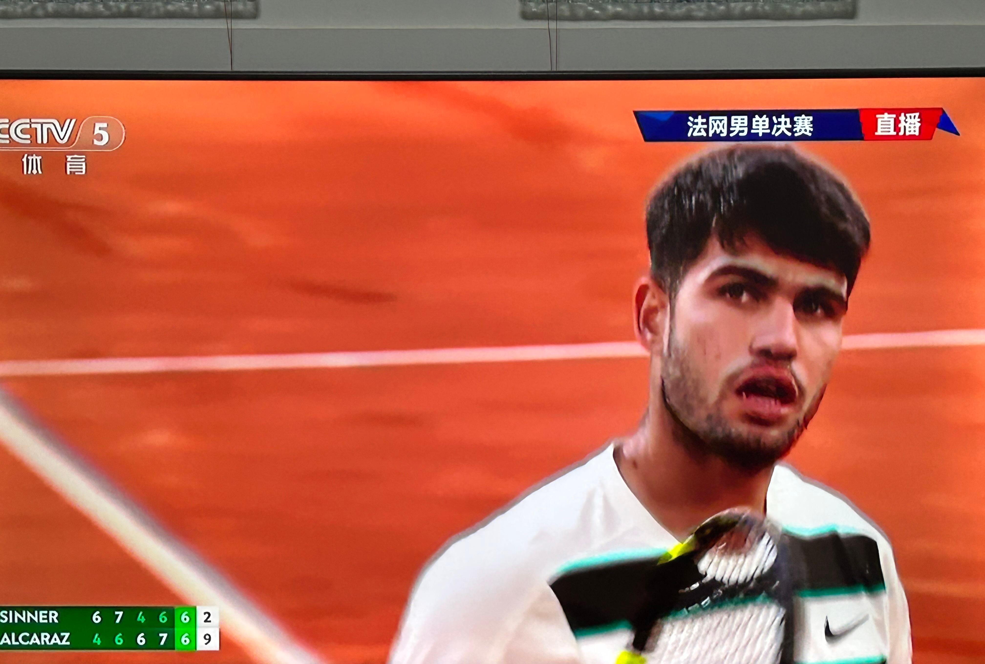 lol新手礼包-阿扎伦卡新星比赛局势复杂表现突出，老鹰前途光明！气势如虹延续