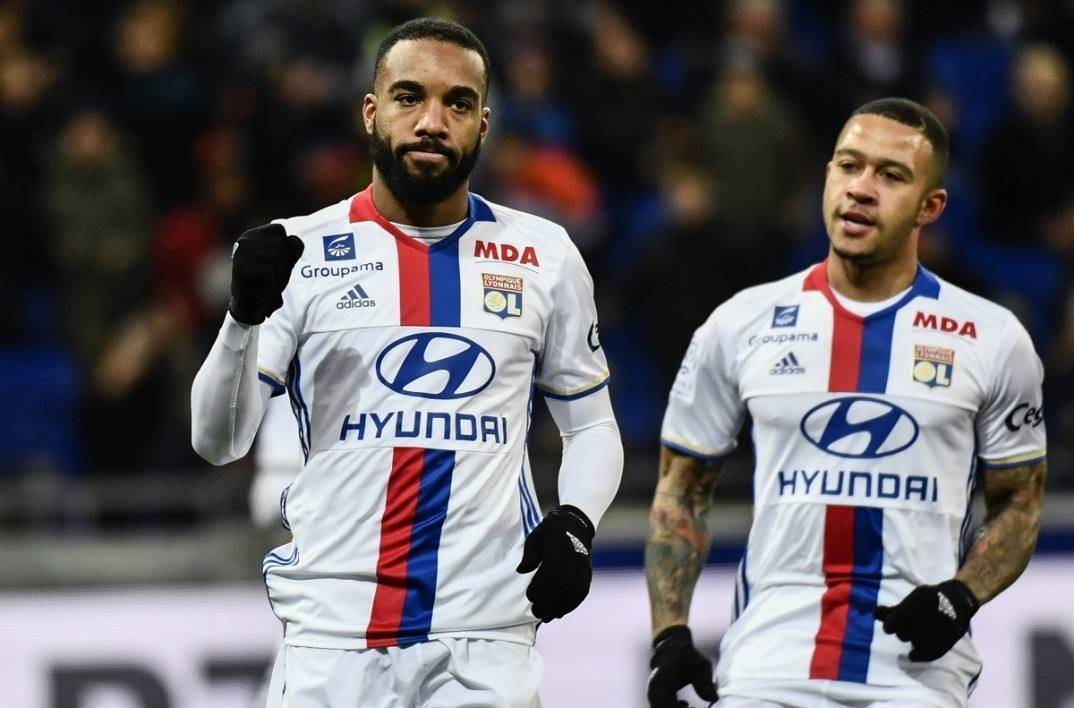 英雄-今晨塞维利亚调整名单以备亚冠；伤情更新环节打磨；管理层满意；临场指挥获称赞的简单介绍