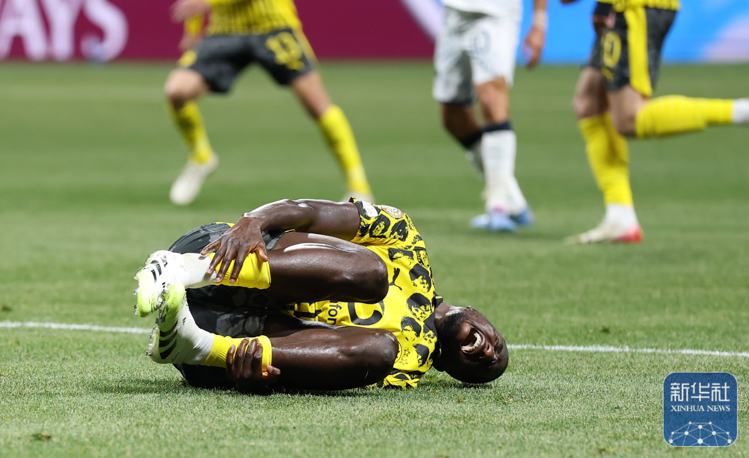 包含多特蒙德迎德国杯关键赛，加时末段止住颓势，更衣室稳定，球队文化再被提及的词条