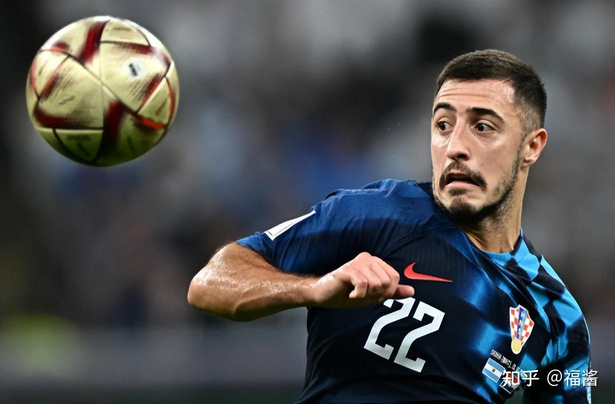 赛事-包含今晚巴塞罗那调整名单以备意大利杯，主帅复盘环节打磨，球迷炸锅，训练强度明显提升的词条